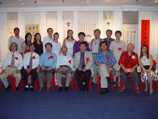 与会领导好友合影留念 最新动态