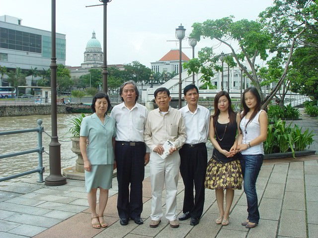  与协会工作人员留影 最新动态