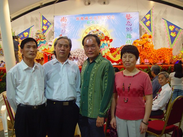 隆重的舞龙舞狮子仪式 最新动态